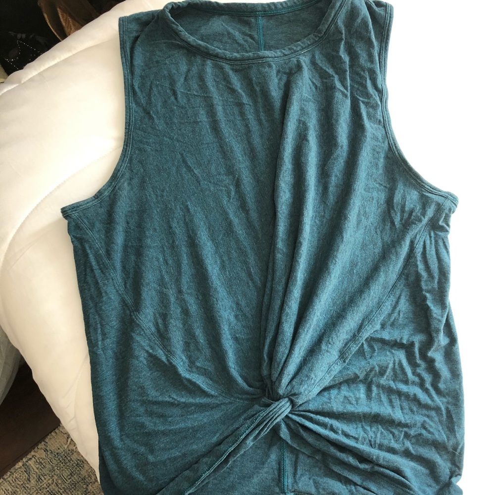 Lululemon knot front crop top